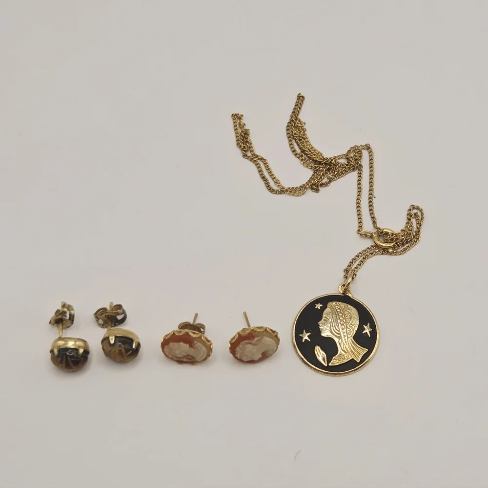 Vintage 1/20 12K G.F Charm Bracelet, Earrings And Pendent With Charm Lot Estate - Picture 9 of 16